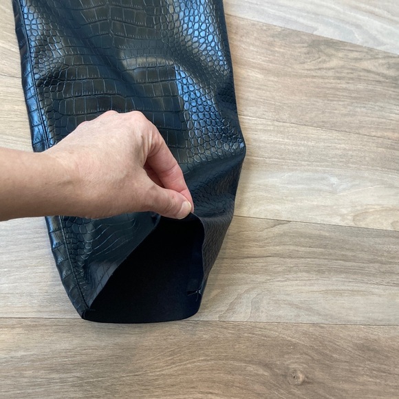 Offer $15 Baccini embossed black beauty pant faux crocodile animal print 10 - Picture 8 of 17